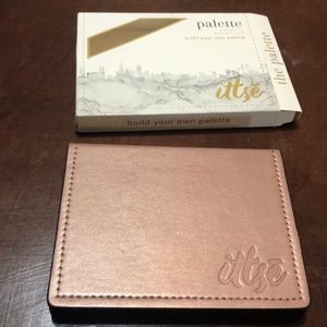 Ittse magnetic palette with four shadows